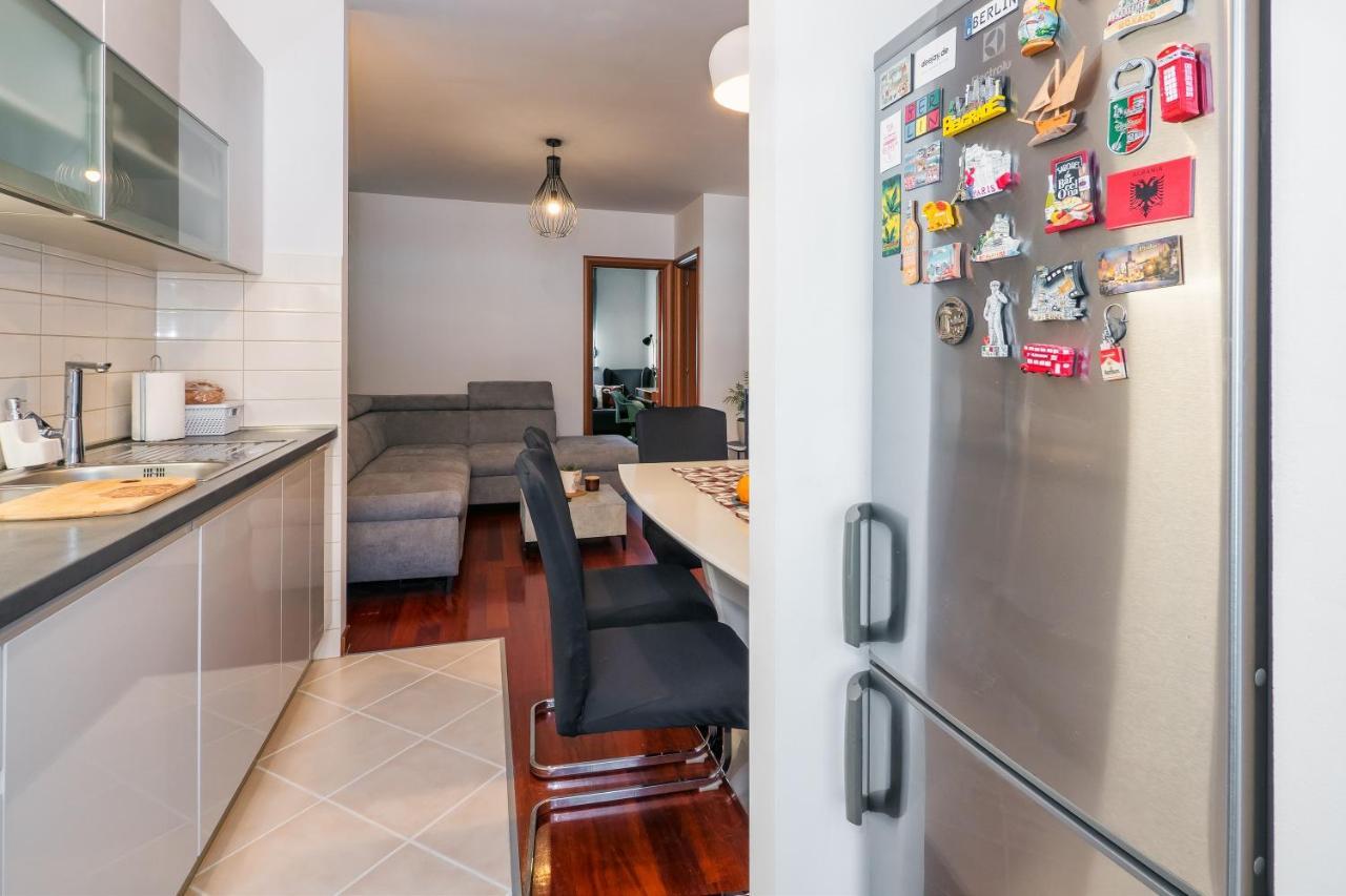 Apartament Airy 2-Br Apt W/ Open Layout & Modern Design Split Zewnętrze zdjęcie