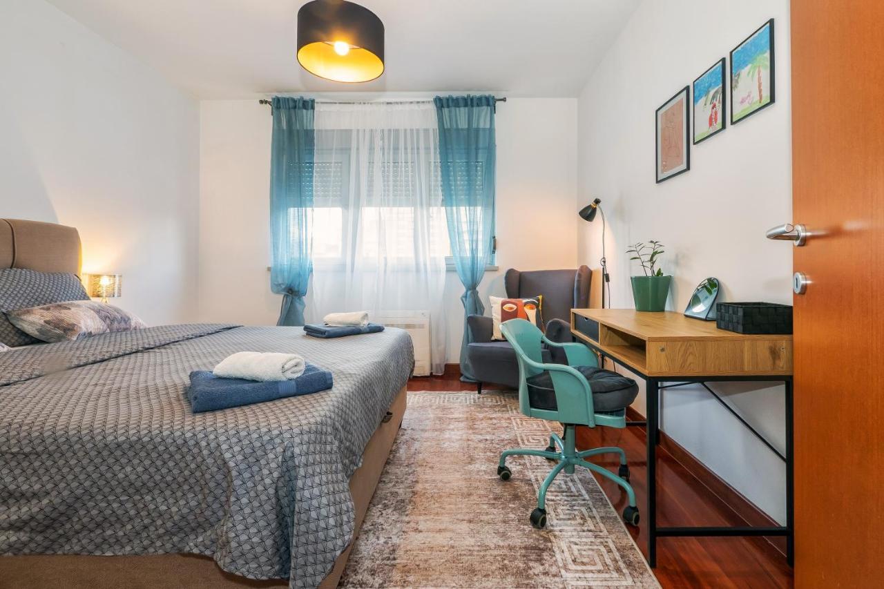 Apartament Airy 2-Br Apt W/ Open Layout & Modern Design Split Zewnętrze zdjęcie