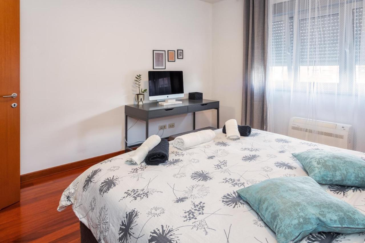 Apartament Airy 2-Br Apt W/ Open Layout & Modern Design Split Zewnętrze zdjęcie