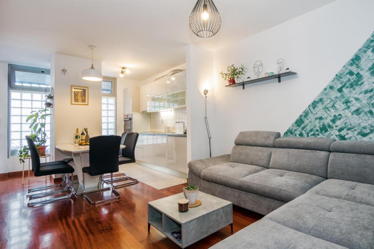 Apartament Airy 2-Br Apt W/ Open Layout & Modern Design Split Zewnętrze zdjęcie