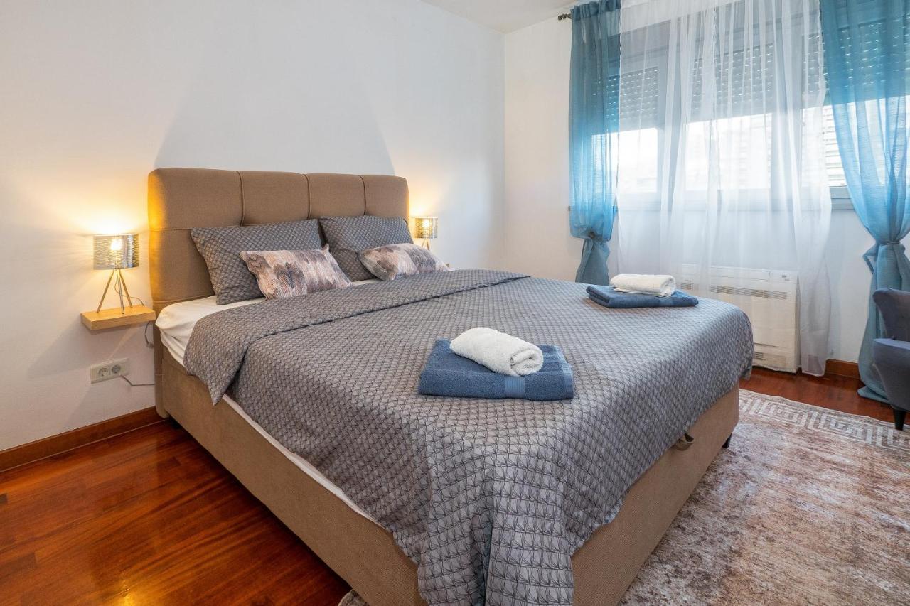 Apartament Airy 2-Br Apt W/ Open Layout & Modern Design Split Zewnętrze zdjęcie