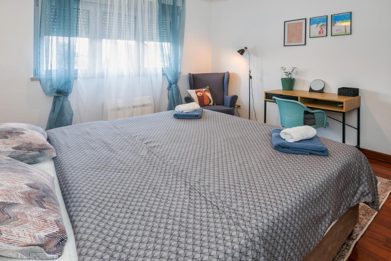 Apartament Airy 2-Br Apt W/ Open Layout & Modern Design Split Zewnętrze zdjęcie