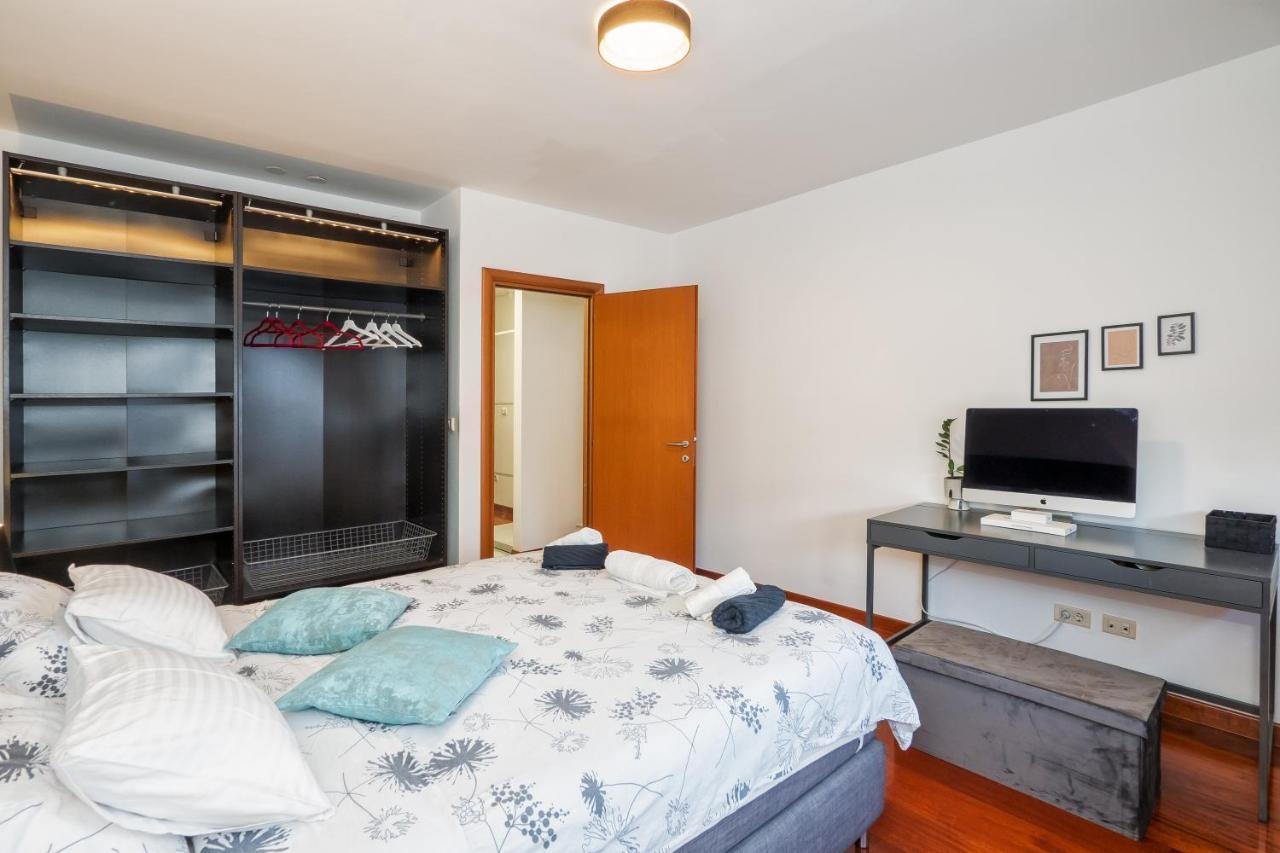 Apartament Airy 2-Br Apt W/ Open Layout & Modern Design Split Zewnętrze zdjęcie