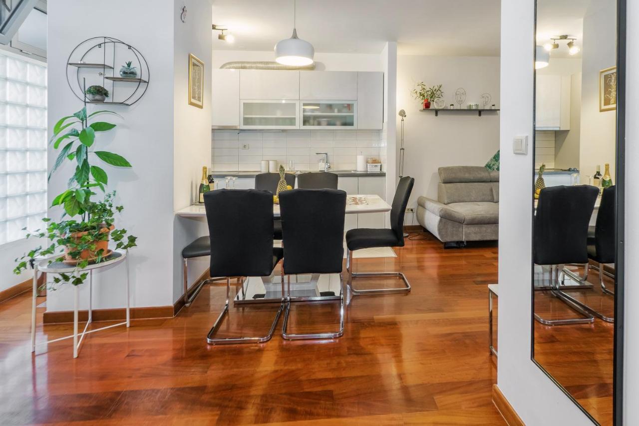 Apartament Airy 2-Br Apt W/ Open Layout & Modern Design Split Zewnętrze zdjęcie